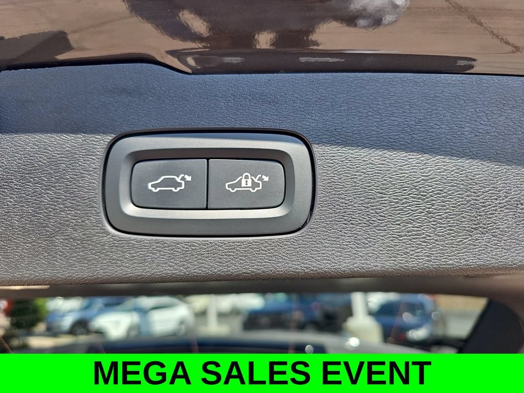 Used 2025 Volvo V60 B5 Cross Country Plus AWD/4WD image 13