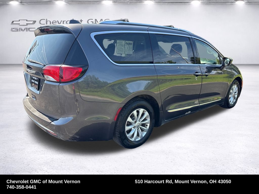 Used 2018 Chrysler Pacifica Touring-L Plus FWD image 5