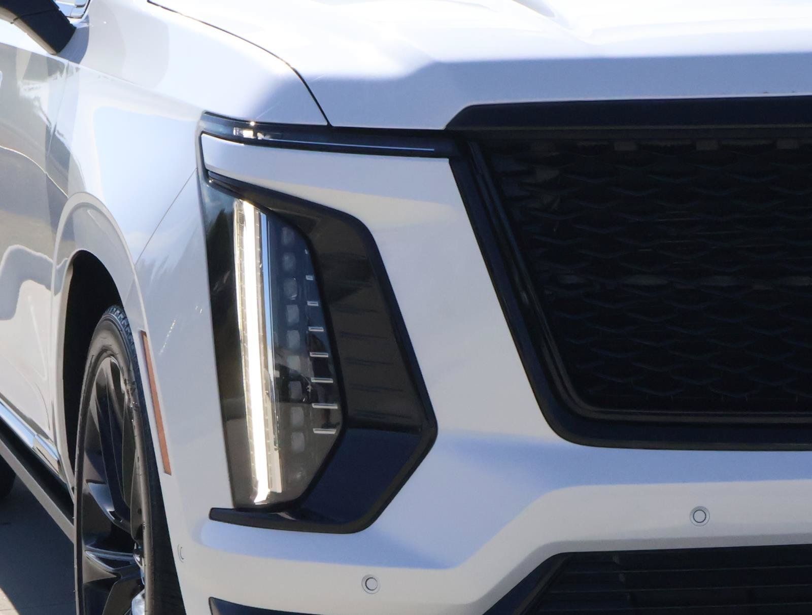 Certified 2025 Cadillac Escalade ESV Sport Platinum w/ LPO, ONYX Package AWD/4WD image 7