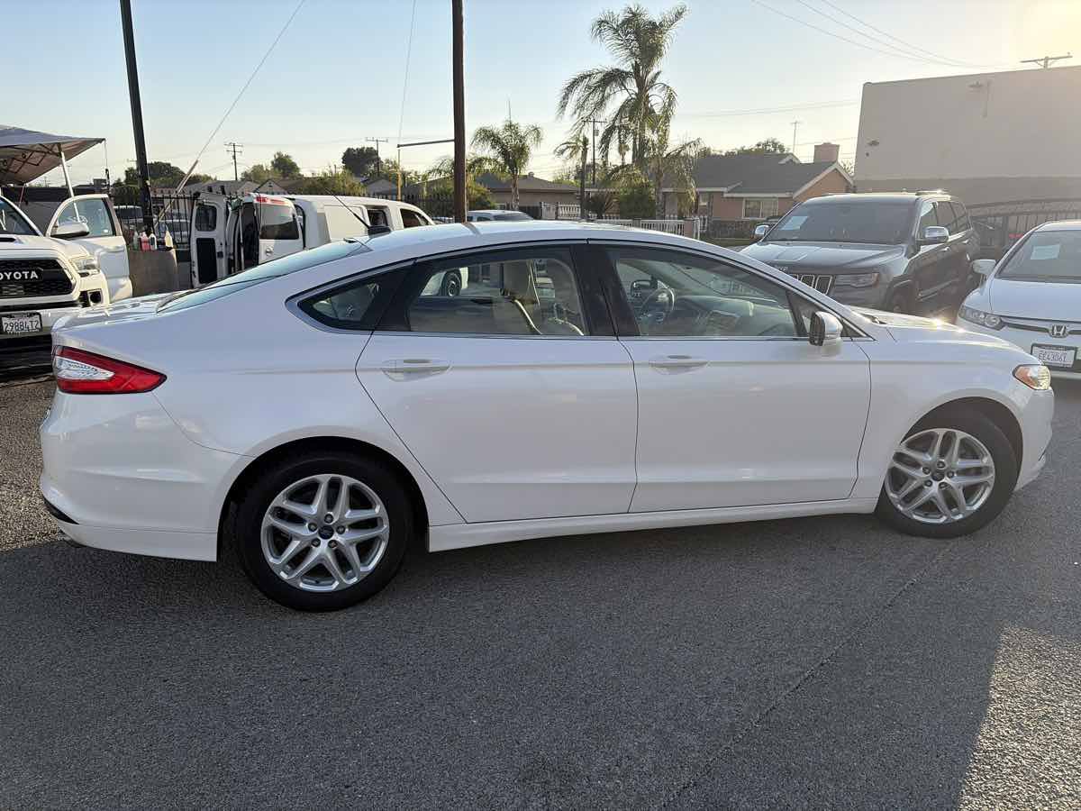 Used 2013 Ford Fusion SE FWD image 4