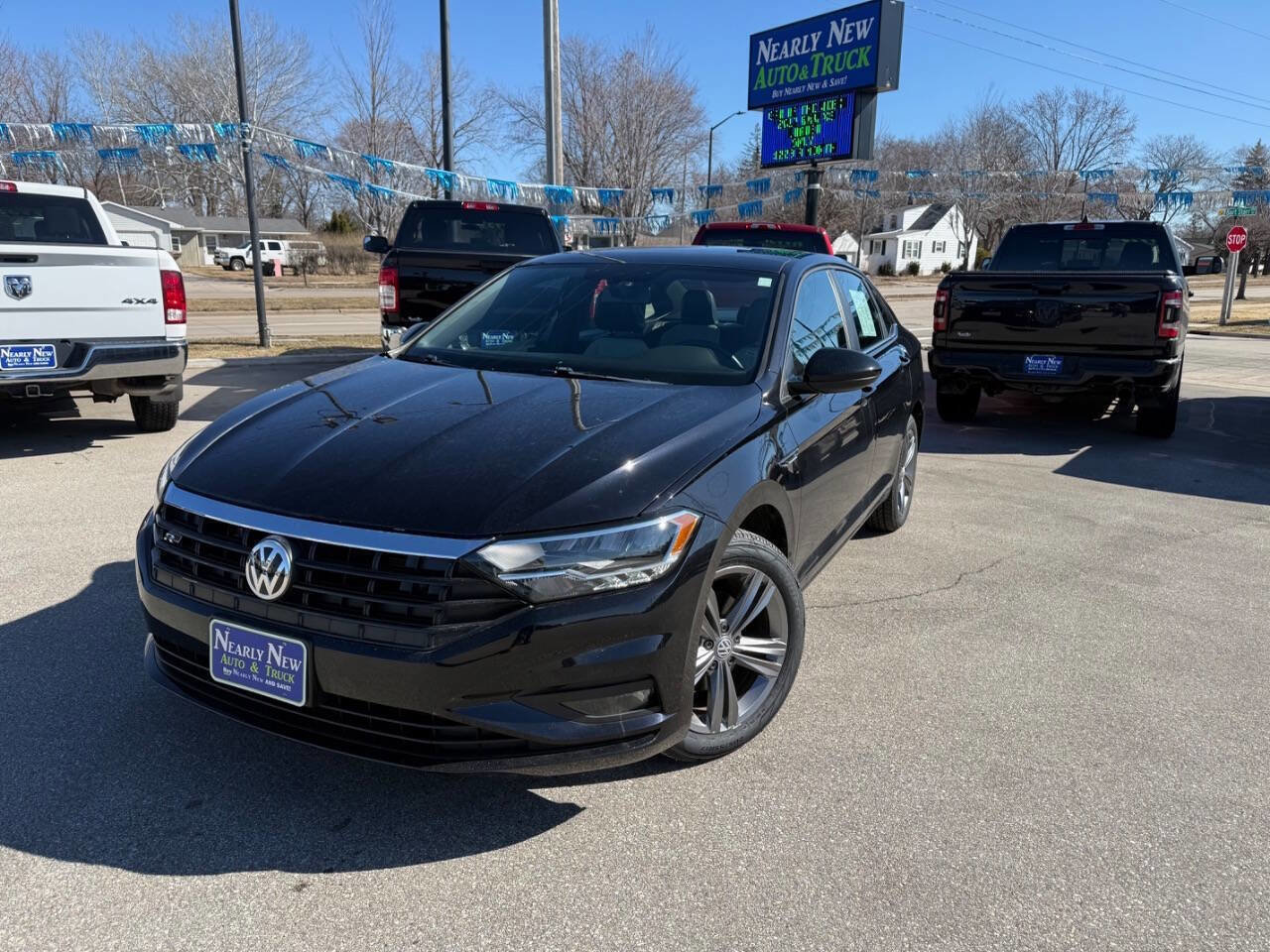 Used 2019 Volkswagen Jetta R-Line FWD image 2