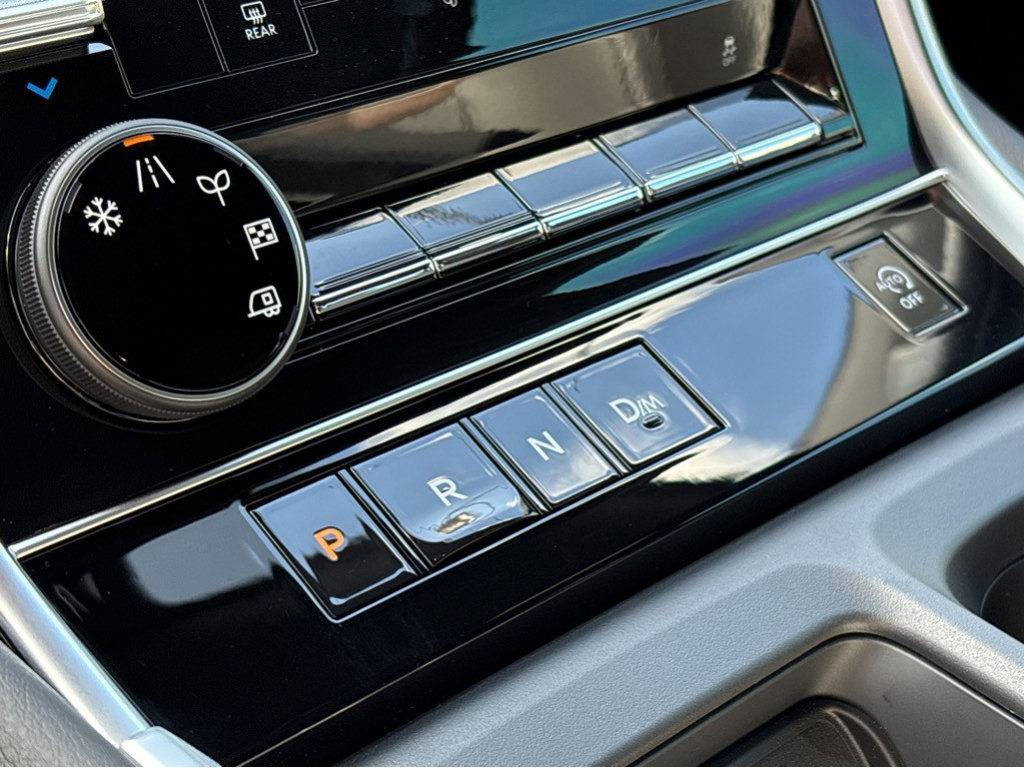 New 2026 Nissan Armada SL w/ Captain's Chari Seat Package image 17