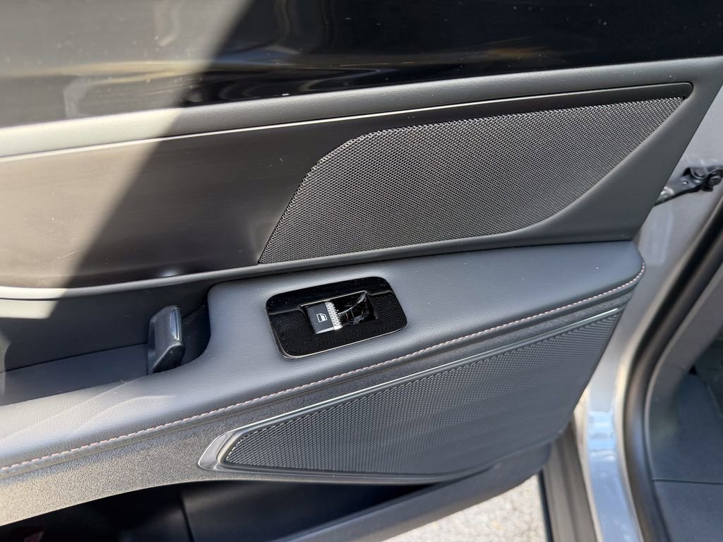 Used 2024 Lincoln Nautilus Reserve w/ Jet Appearance Package (87T) image 16