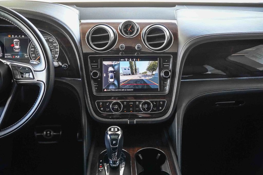 Used 2019 Bentley Bentayga AWD/4WD image 13