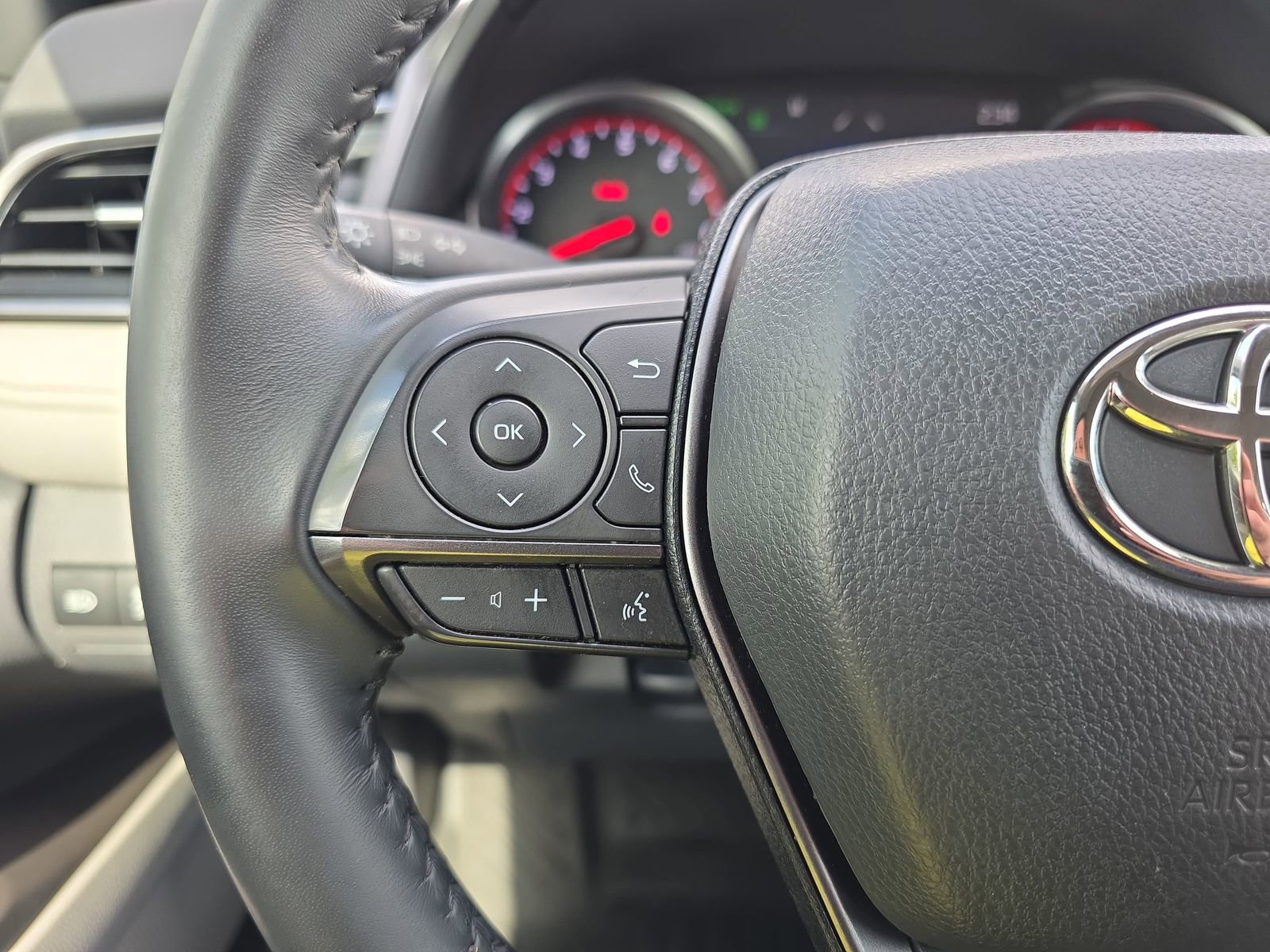 Used 2023 Toyota Camry XSE image 16