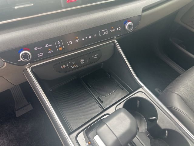 Used 2026 Kia Carnival EX image 22