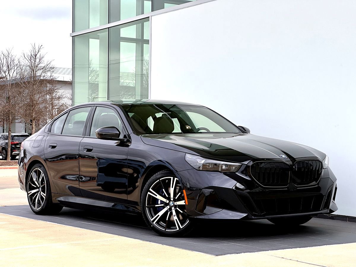 New 2026 BMW 550e xDrive w/ Executive Package