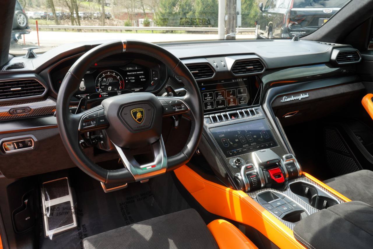 Used 2022 Lamborghini Urus AWD/4WD image 23