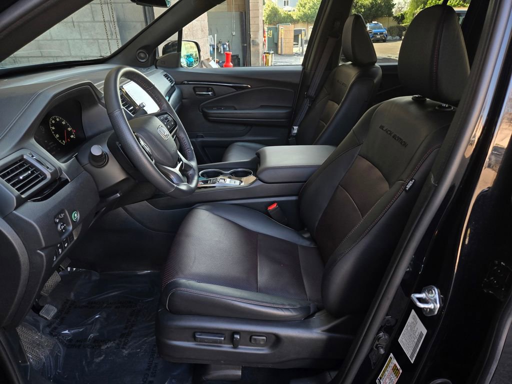 Used 2025 Honda Ridgeline Black Edition image 17