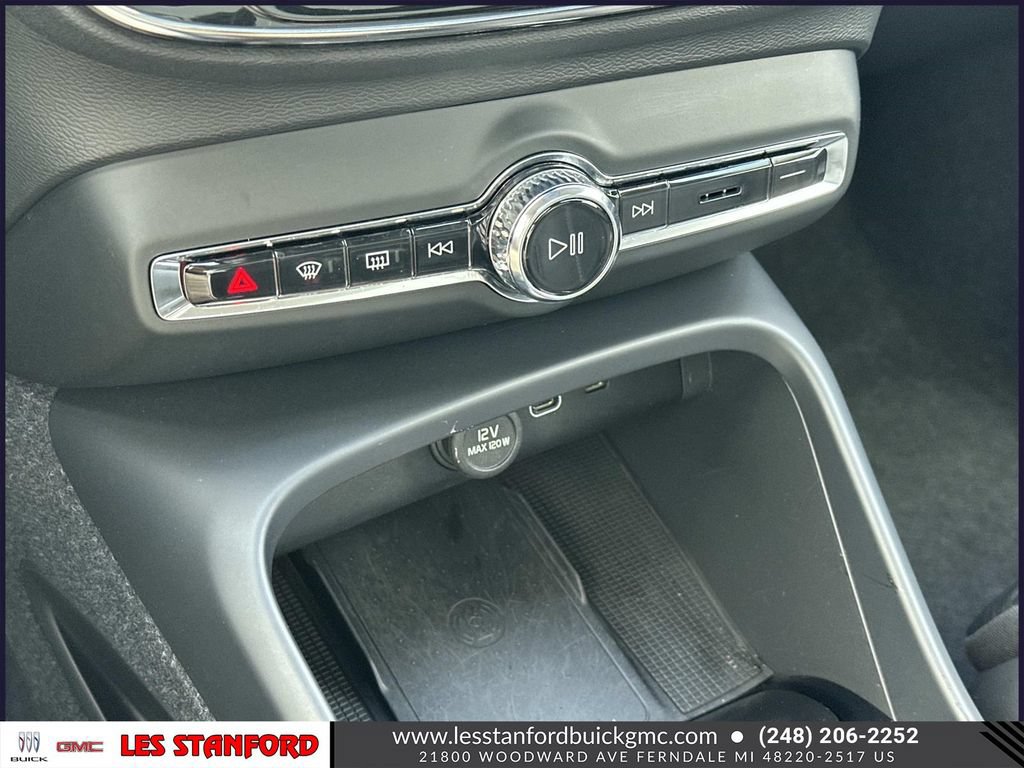 Used 2023 Volvo XC40 B5 Ultimate w/ Climate Package AWD/4WD image 32