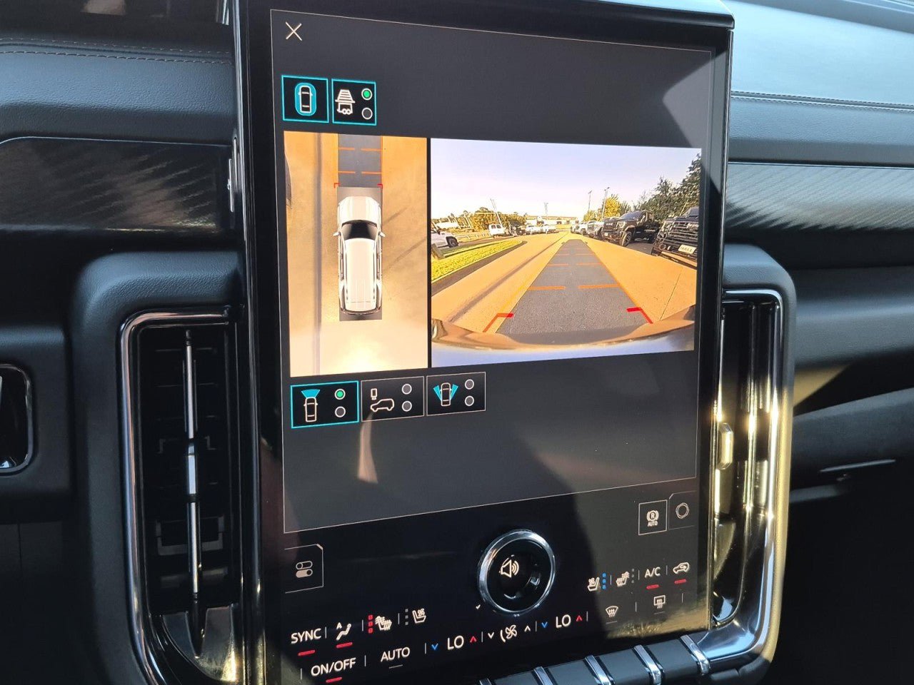 Certified 2026 GMC Yukon AT4 w/ AT4 Premium Package AWD/4WD image 32
