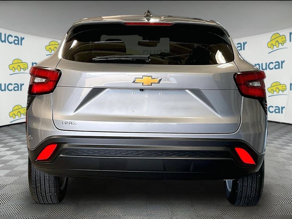 Used 2024 Chevrolet Trax LS w/ LS Convenience Package FWD image 5