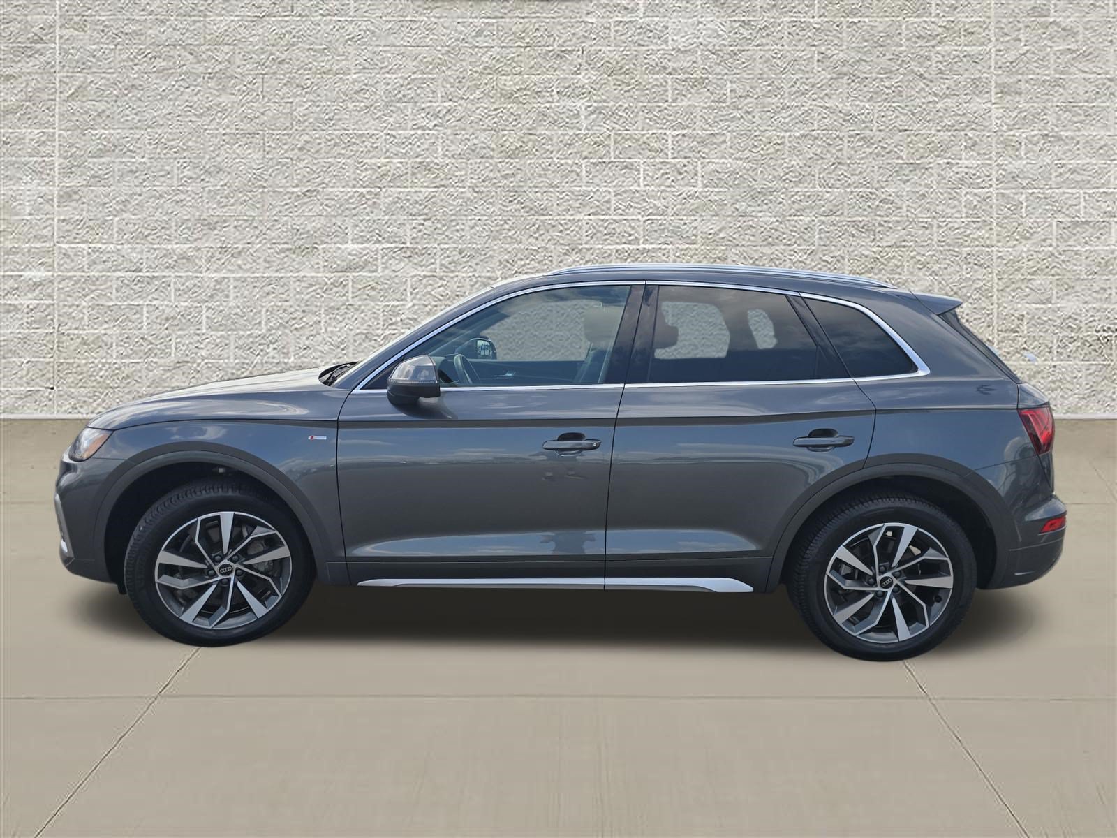 Used 2023 Audi Q5 2.0T Premium w/ Convenience Package AWD/4WD image 4