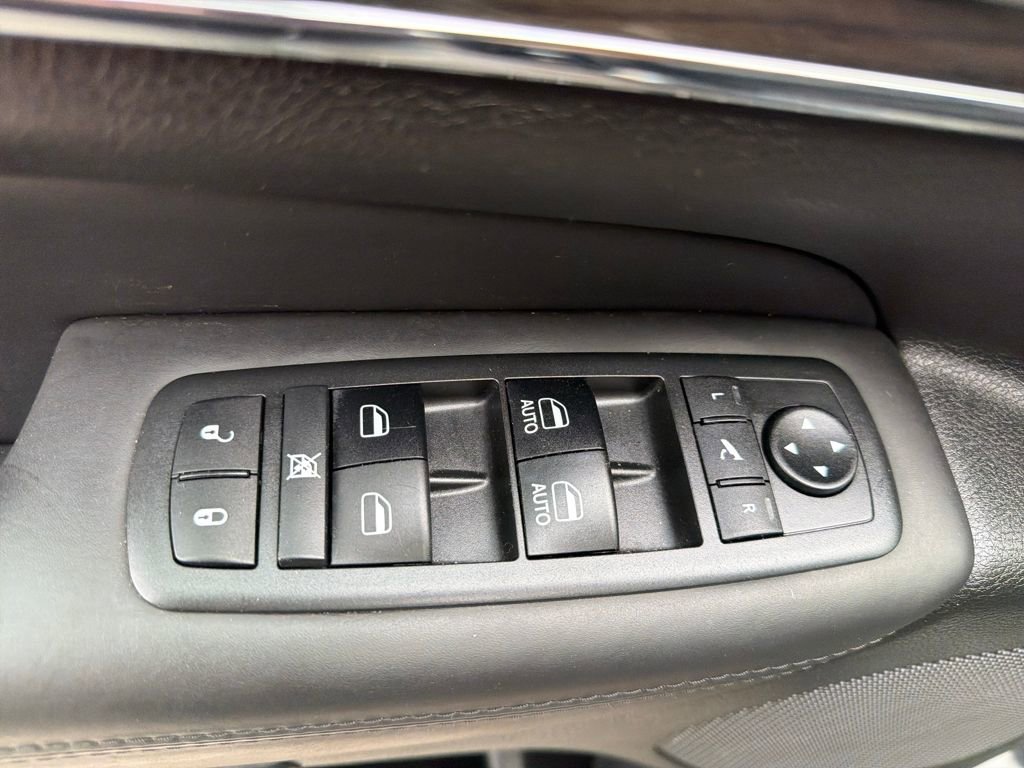 Used 2018 Jeep Grand Cherokee Overland w/ Trailer Tow Group IV image 28