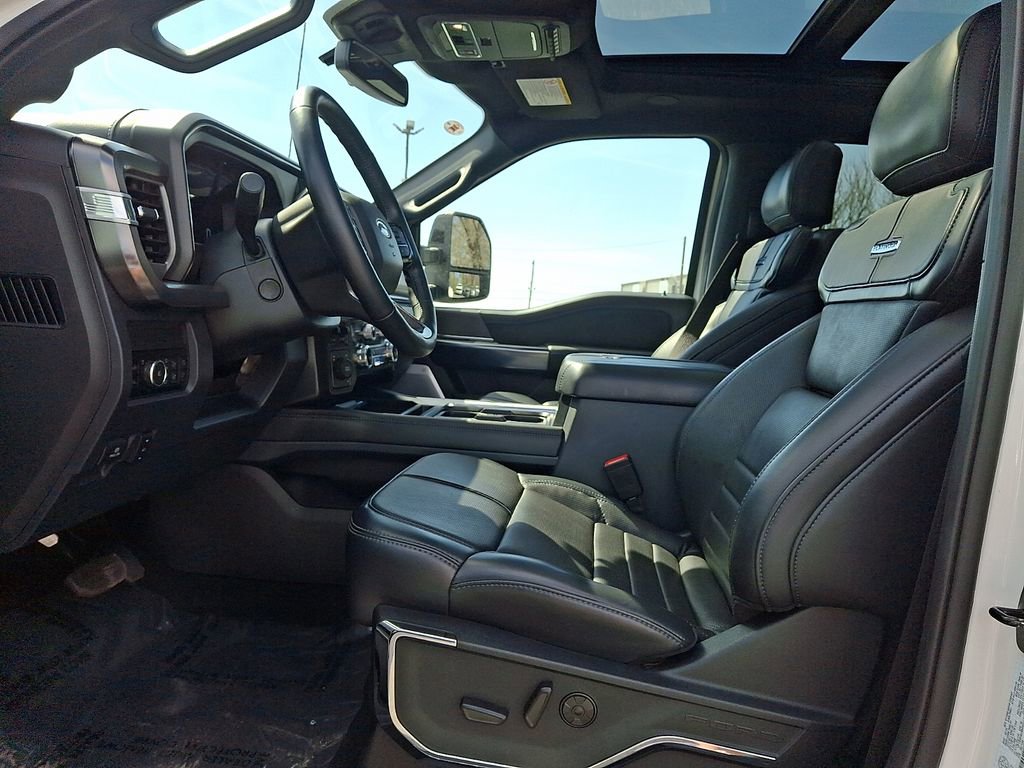 Used 2025 Ford F450 Platinum w/ FX4 Off-Road Package image 13