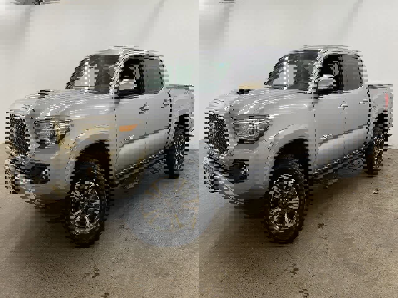 Used 2018 Toyota Tacoma TRD Sport w/ Technology Package image 1