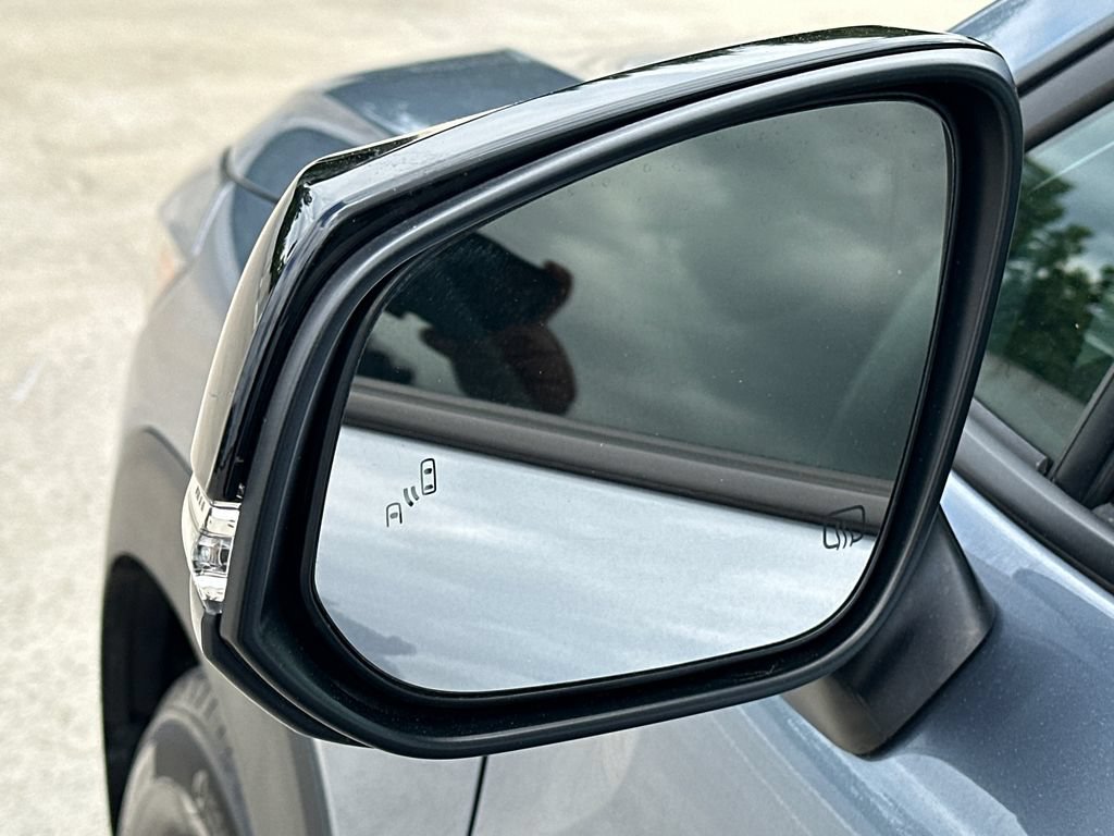 Used 2023 Toyota Corolla Cross LE AWD/4WD image 18