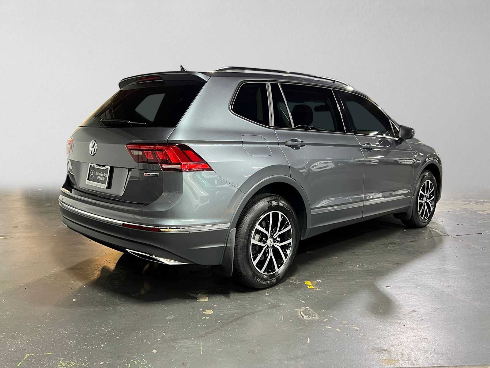 Used 2021 Volkswagen Tiguan SE w/ Panoramic Sunroof Package AWD/4WD image 3