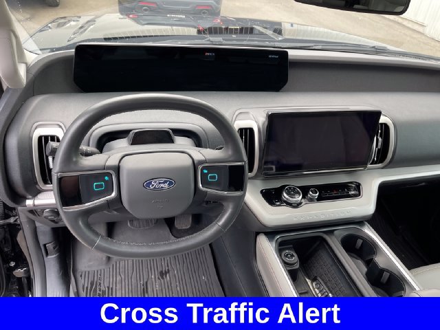 Used 2025 Ford Expedition Active AWD/4WD image 13