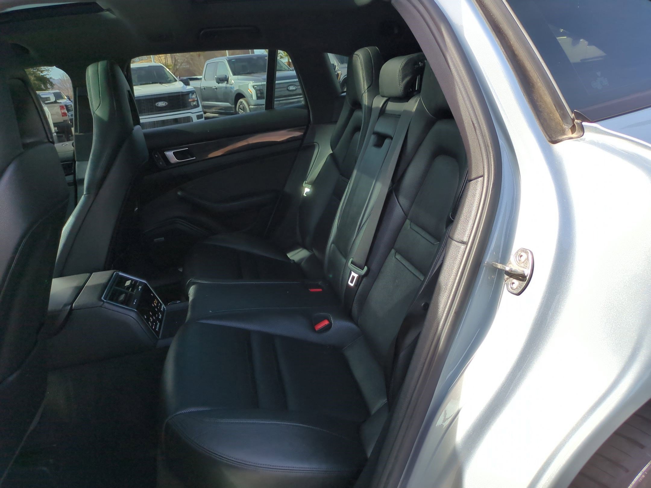 Used 2018 Porsche Panamera 4 image 28