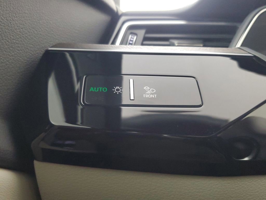 Used 2024 Audi Q8 e-tron Premium Plus w/ Premium Plus Package image 34