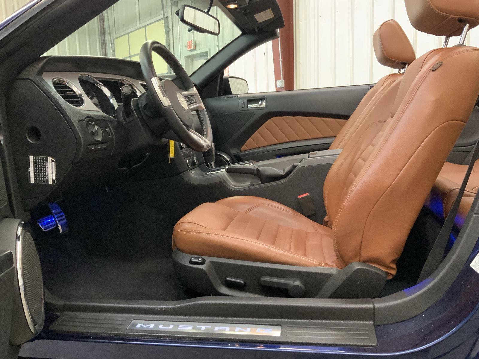 Used 2010 Ford Mustang Premium RWD image 16