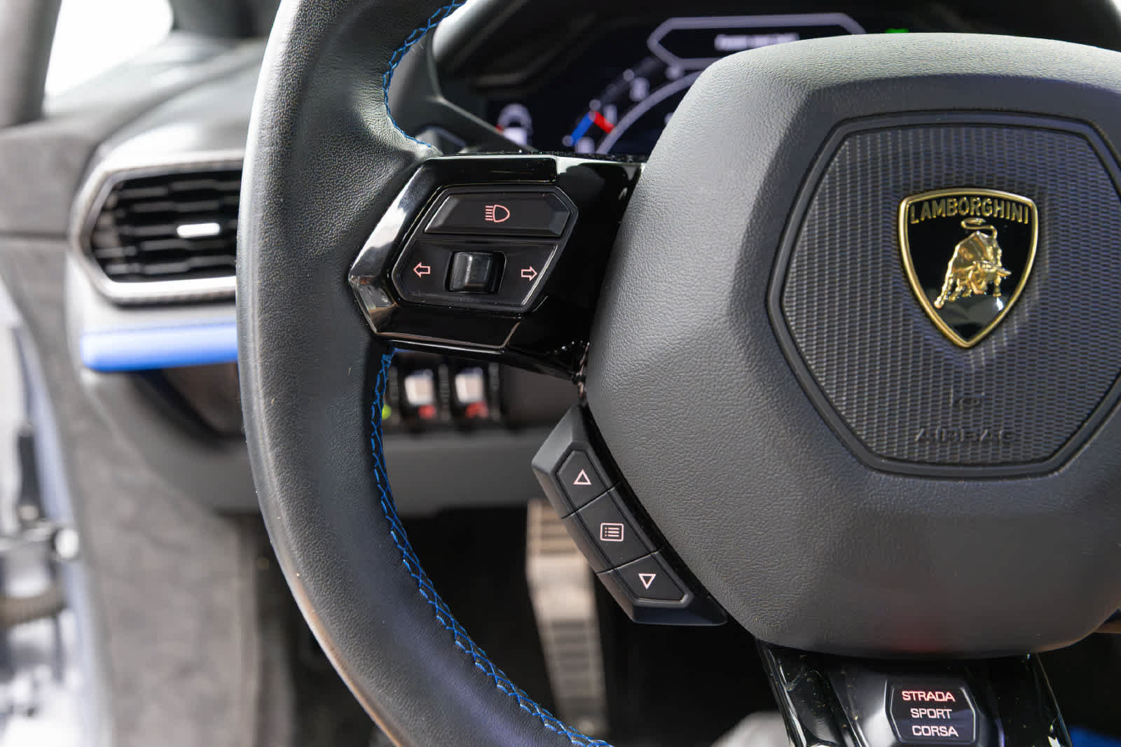 Used 2023 Lamborghini Huracan Tecnica RWD image 27