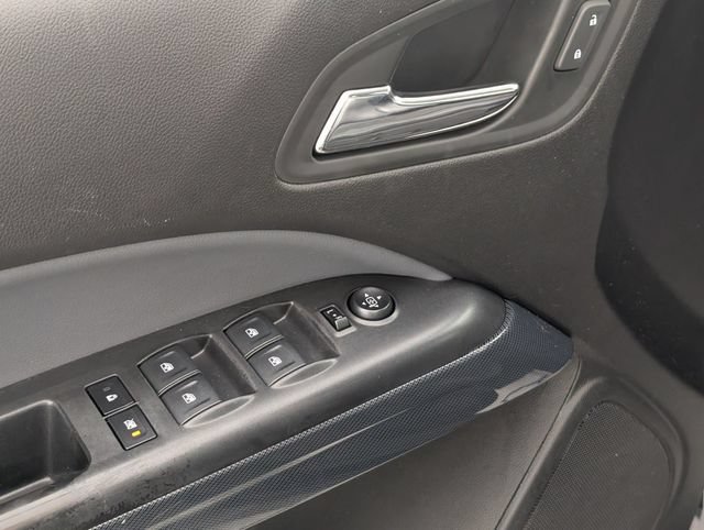 Used 2018 Chevrolet Colorado Z71 AWD/4WD image 11