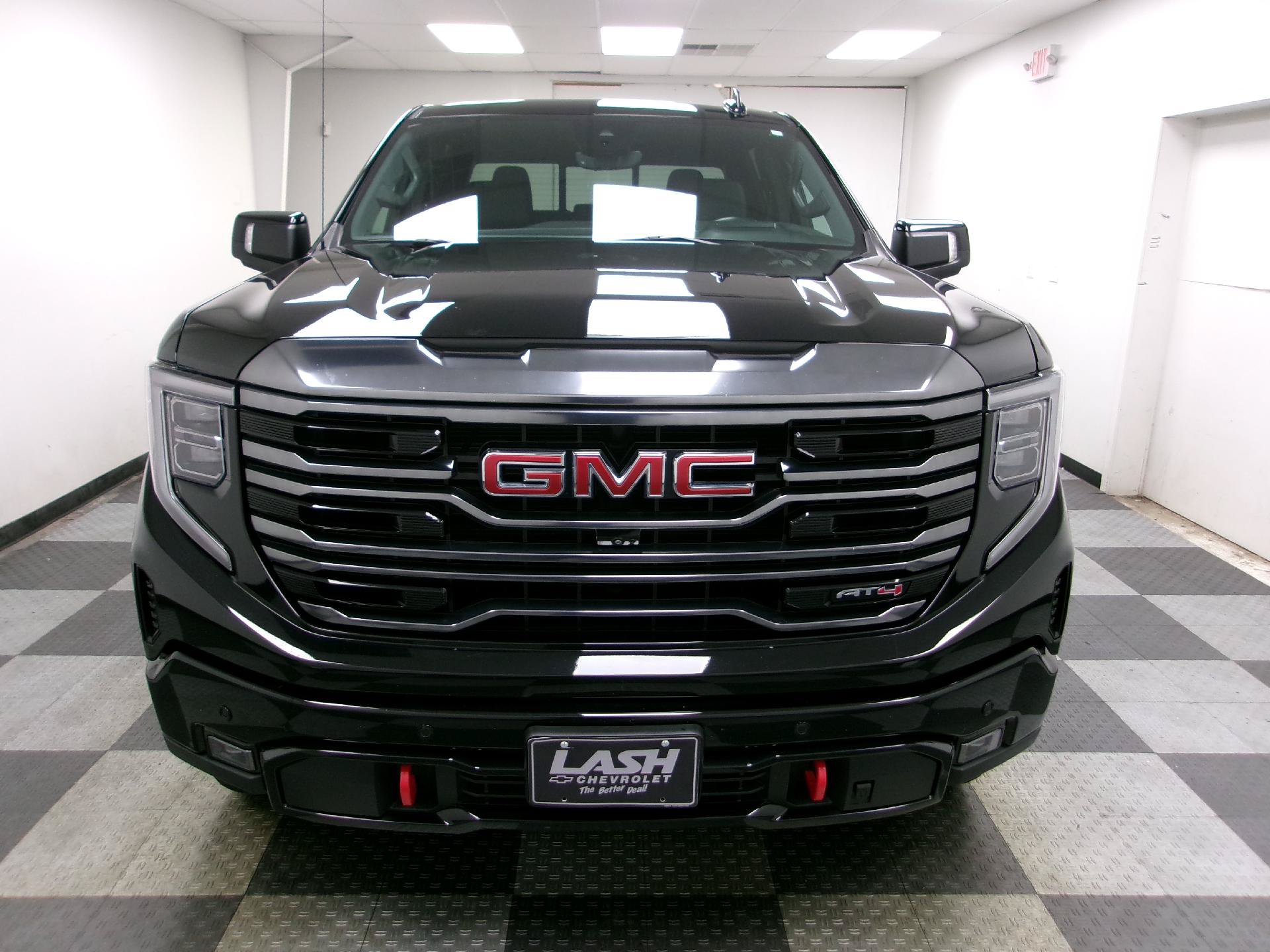 Used 2024 GMC Sierra 1500 AT4 w/ Technology Package AWD/4WD image 16
