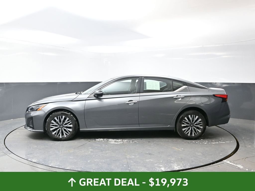 Used 2024 Nissan Altima 2.5 SV image 12