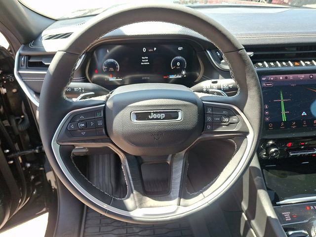 Used 2025 Jeep Grand Cherokee L Limited w/ Black Appearance Package AWD/4WD image 17
