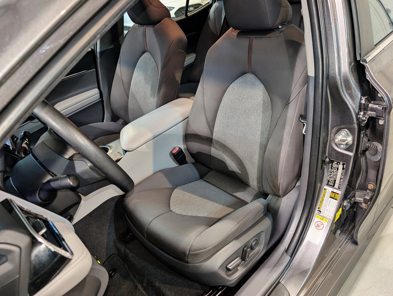 Used 2018 Toyota Camry LE image 17