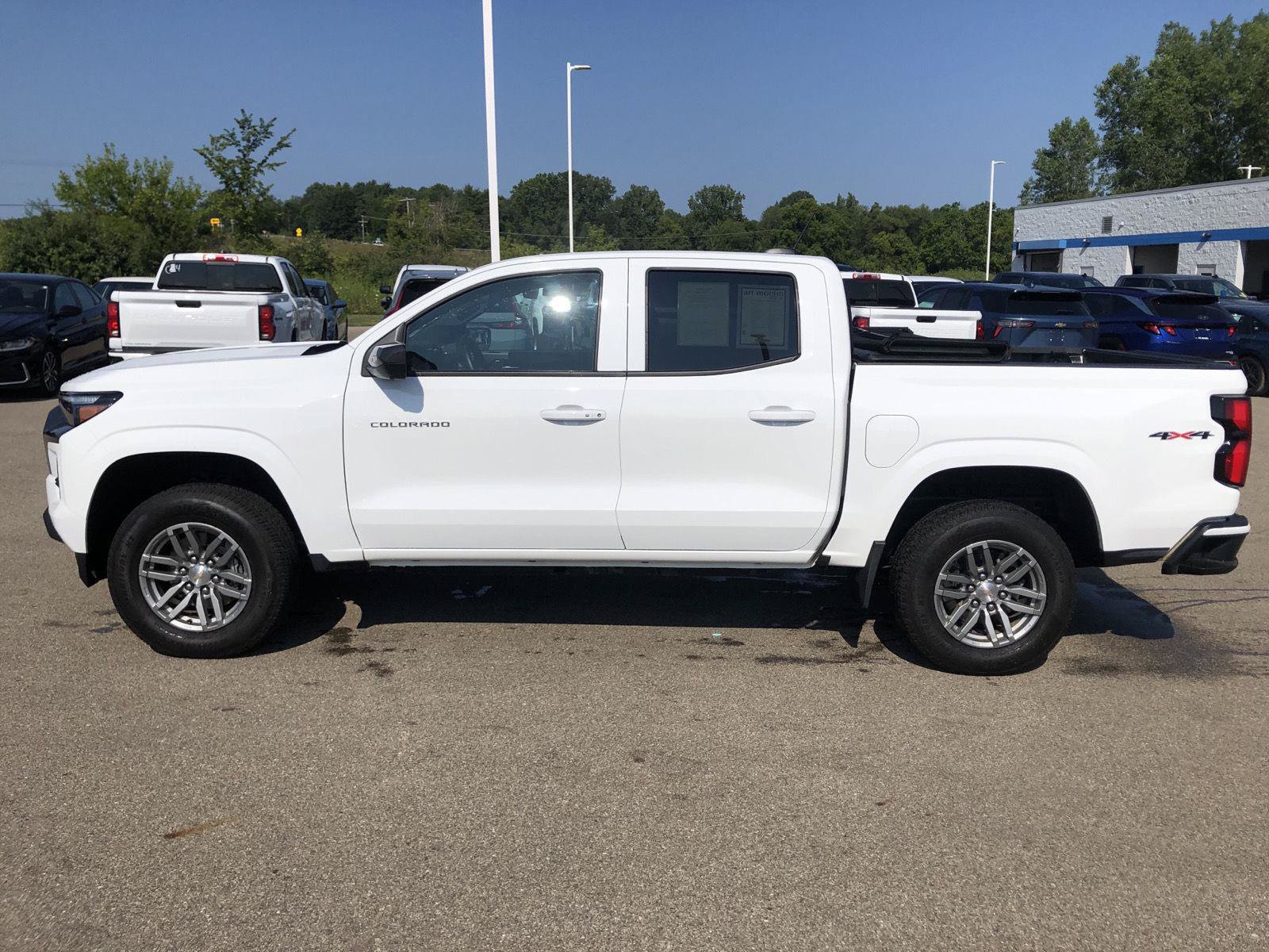 Used 2026 Chevrolet Colorado LT w/ LT Convenience Package AWD/4WD image 2