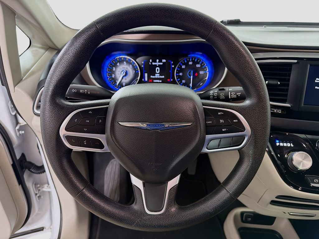 Used 2021 Chrysler Voyager LX image 13