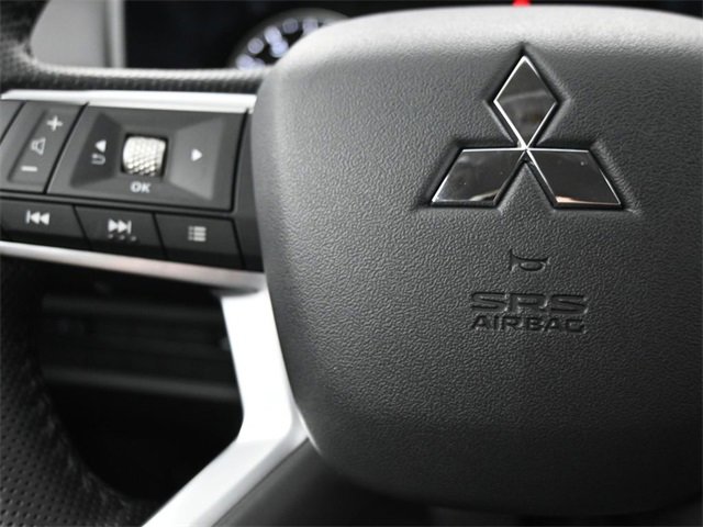 New 2025 Mitsubishi Outlander SE image 26
