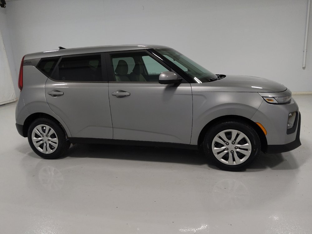 Used 2022 Kia Soul LX image 11