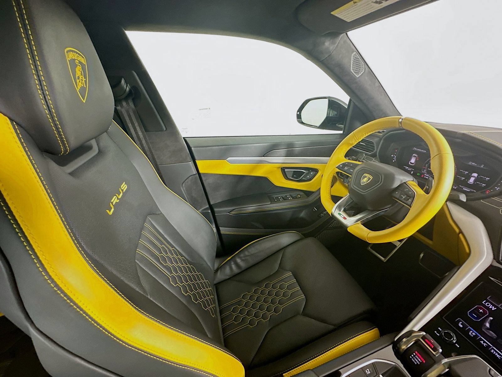 Used 2024 Lamborghini Urus S AWD/4WD image 70