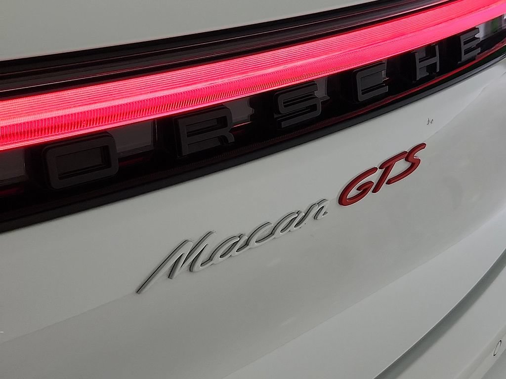 Certified 2025 Porsche Macan GTS AWD/4WD image 32