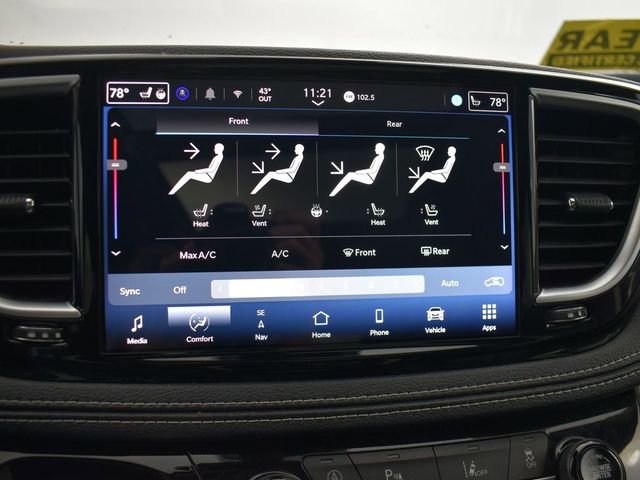 Used 2023 Chrysler Pacifica Limited image 21