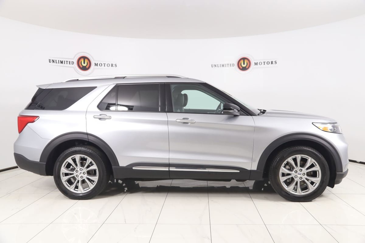 Used 2023 Ford Explorer Limited w/ Equipment Group 301A AWD/4WD image 2