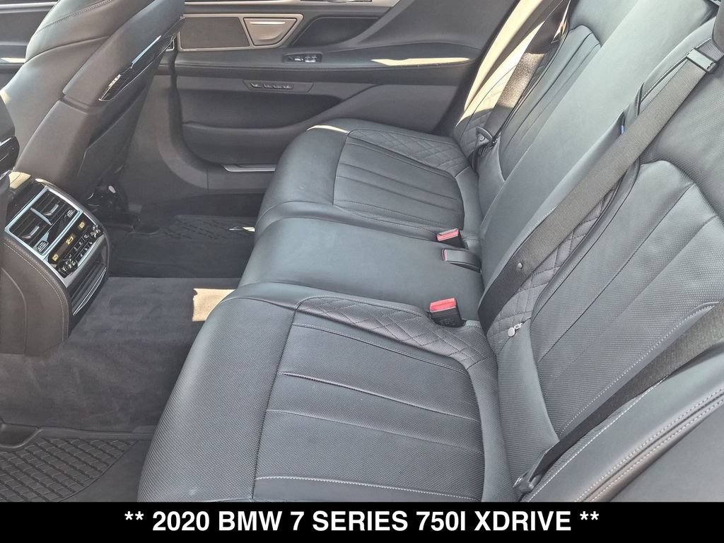 Used 2020 BMW 750i xDrive w/ Executive Package AWD/4WD image 3