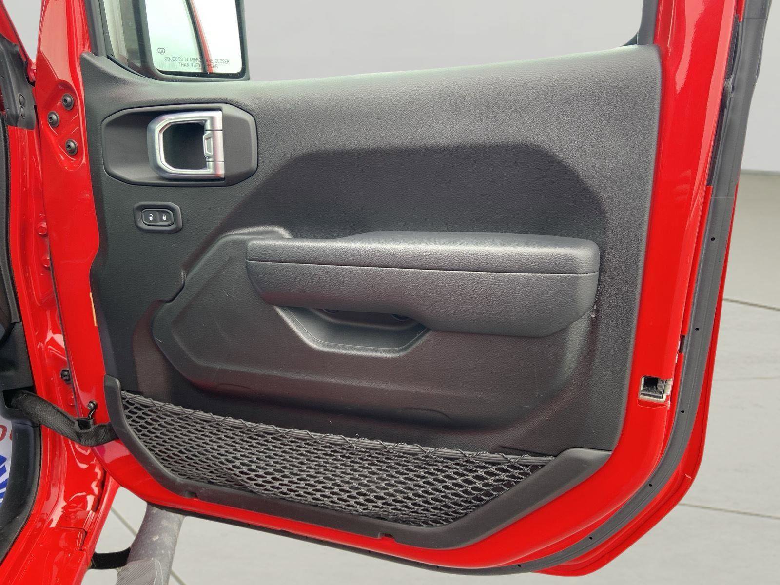 Used 2022 Jeep Gladiator Willys AWD/4WD image 19