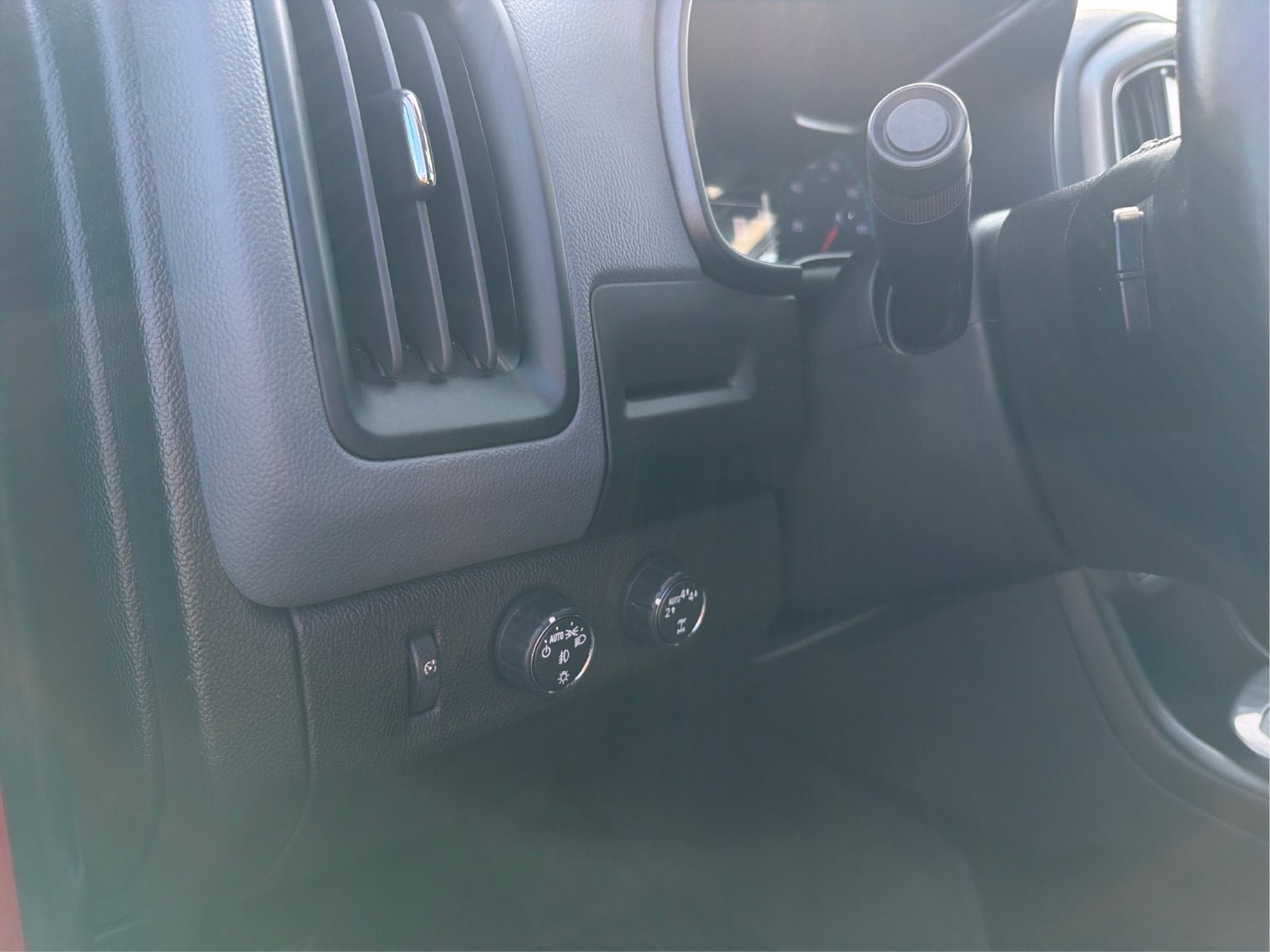 Used 2018 Chevrolet Colorado Z71 AWD/4WD image 19