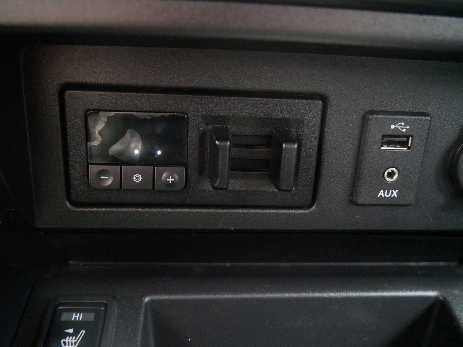 Used 2018 Nissan Titan SL w/ Midnight Edition image 24