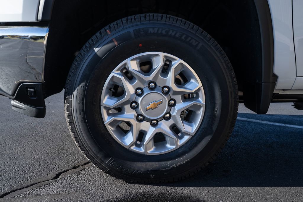 New 2026 Chevrolet Silverado 3500 LT image 8