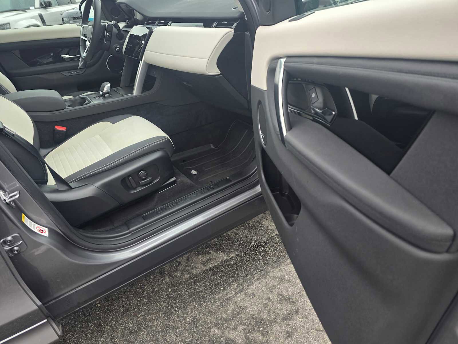 Used 2025 Land Rover Discovery Sport S AWD/4WD image 8