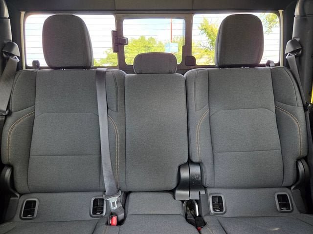 Used 2024 Jeep Gladiator Overland AWD/4WD image 11