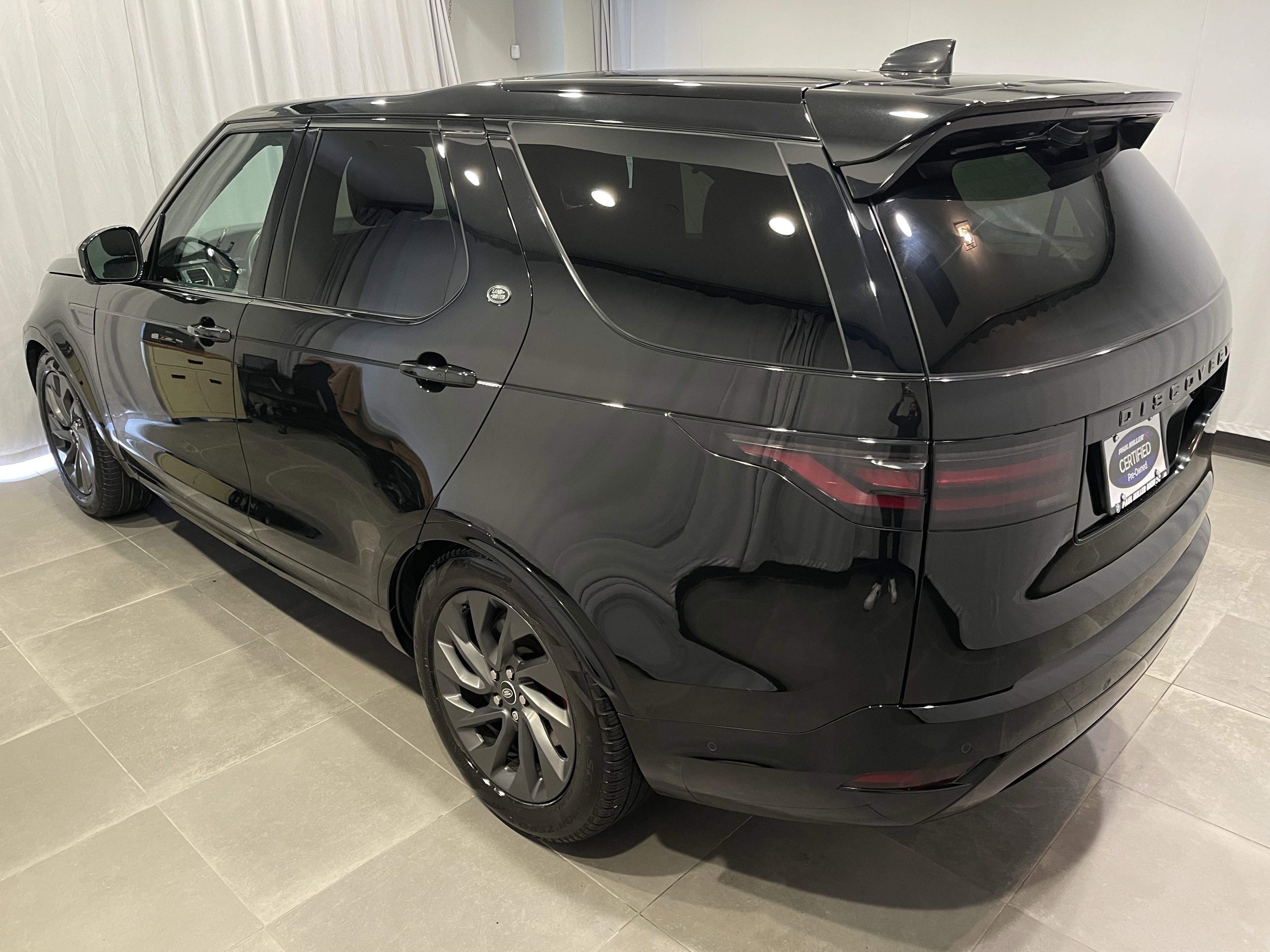 Used 2023 Land Rover Discovery S R-Dynamic image 4