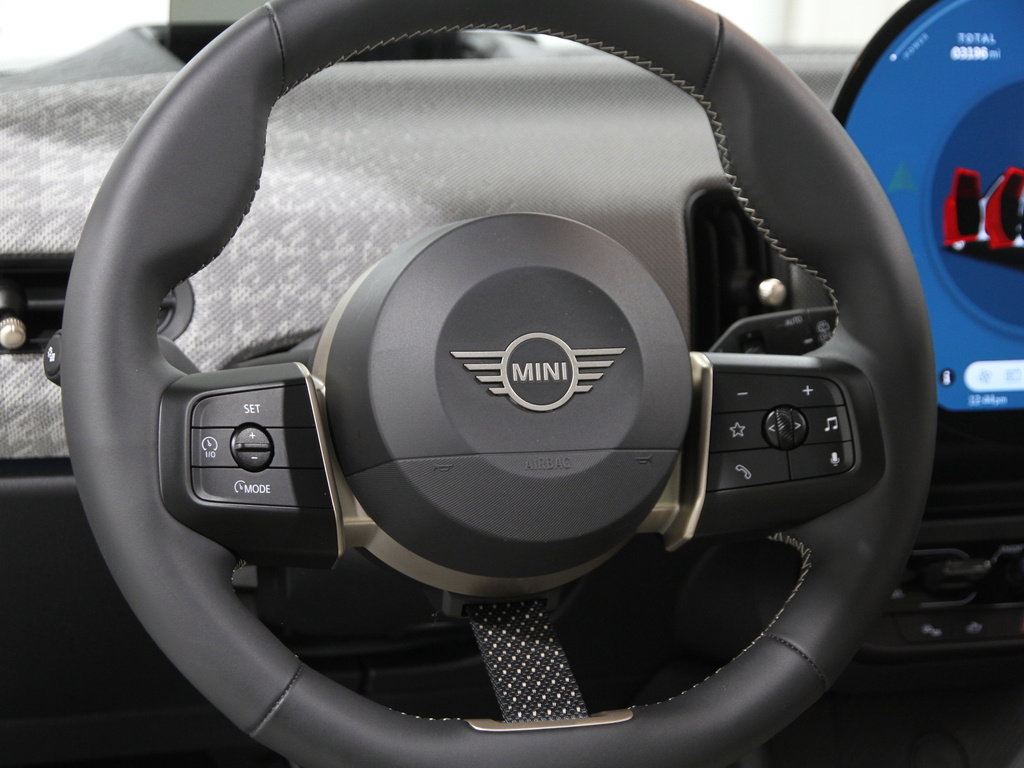 Certified 2025 MINI Cooper 4-Door Hardtop image 7