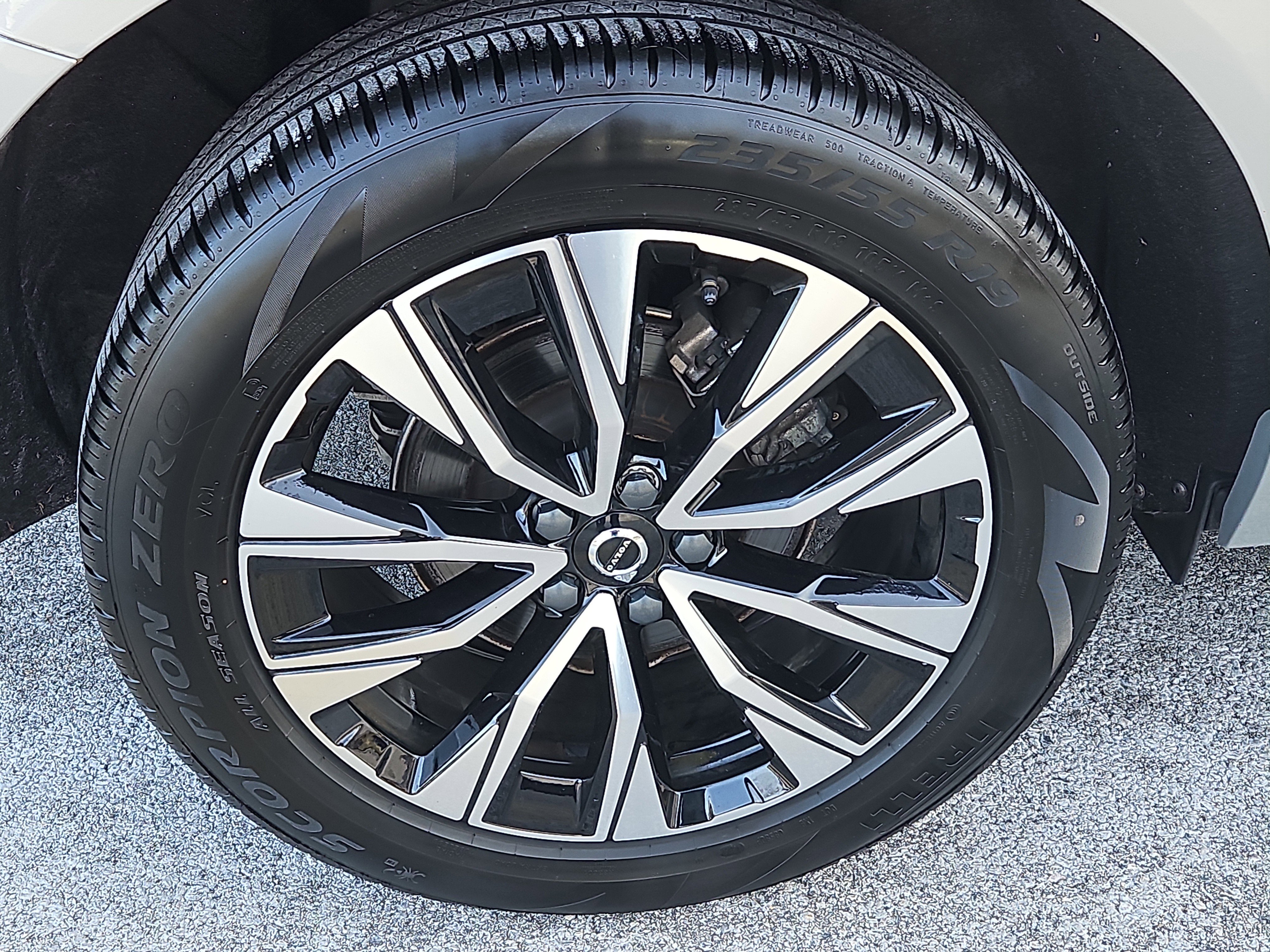 Used 2023 Volvo XC60 B5 Plus w/ Climate Package image 31